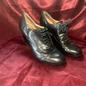 Nine West Black Leather Lace-Up Heeled Oxfords